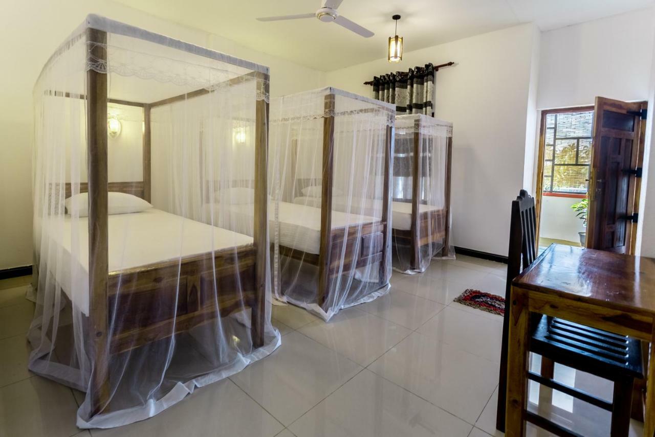 Chithru Bay Rooms & Hostel Arugam Bay Exterior photo